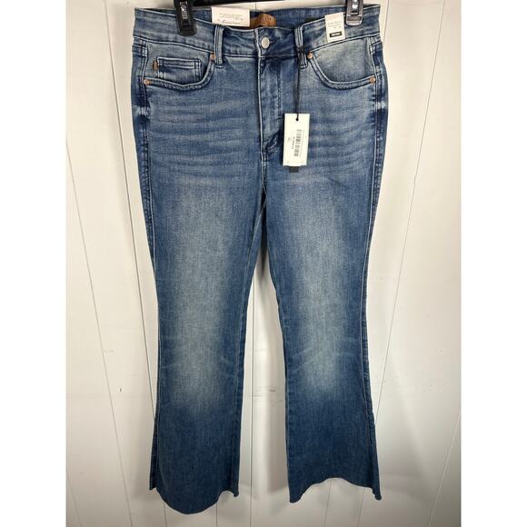 Judy Blue Mid Rise Women's Size 31 Medium Blue Wash Flare Jeans. NWT - Picture 2 of 8